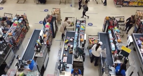 中文免费综合精品 好意思经济学家：关税计谋将致好意思国商店货架大块著作